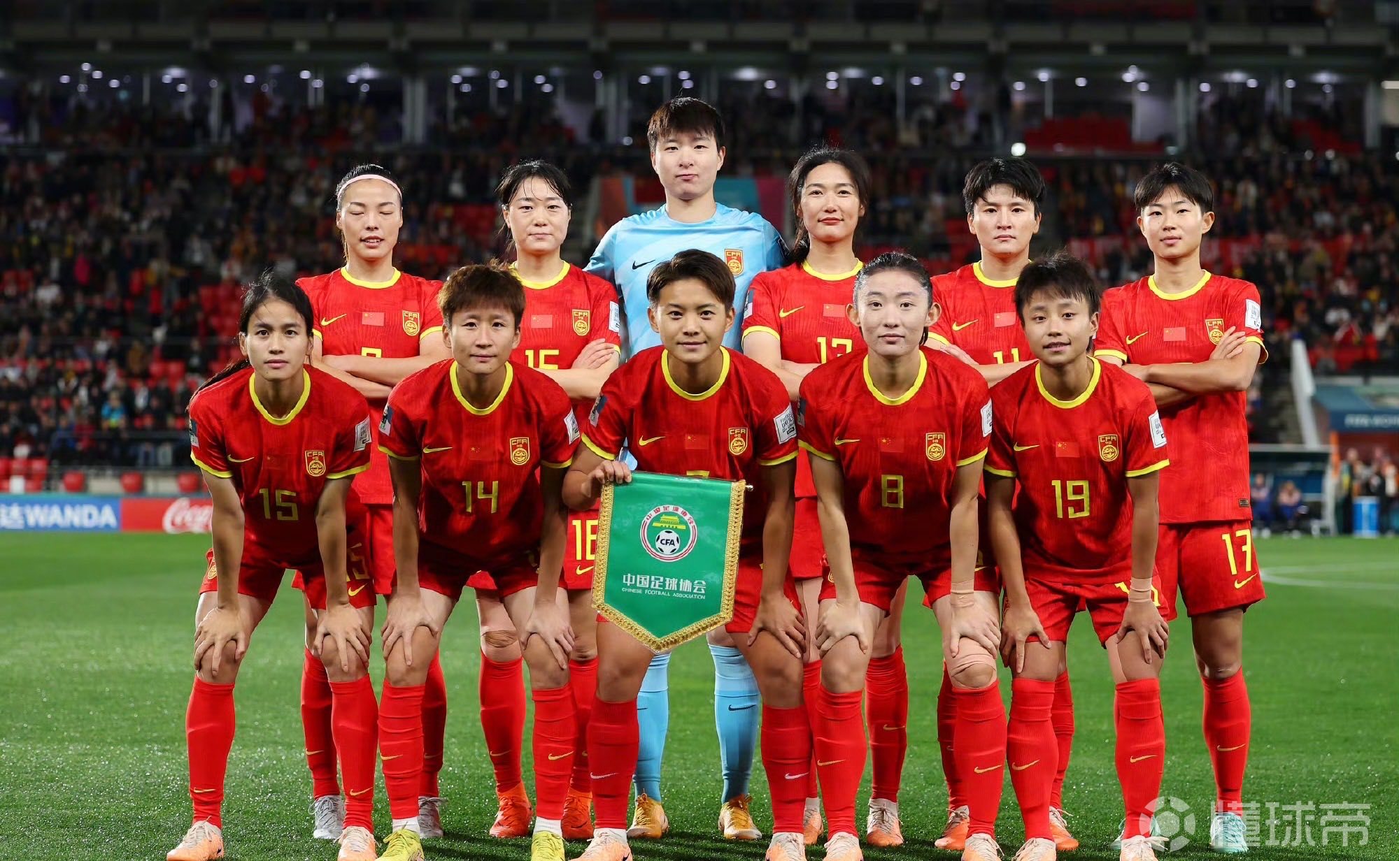 关于足球赛场上，女队展现无与伦比实力！的信息