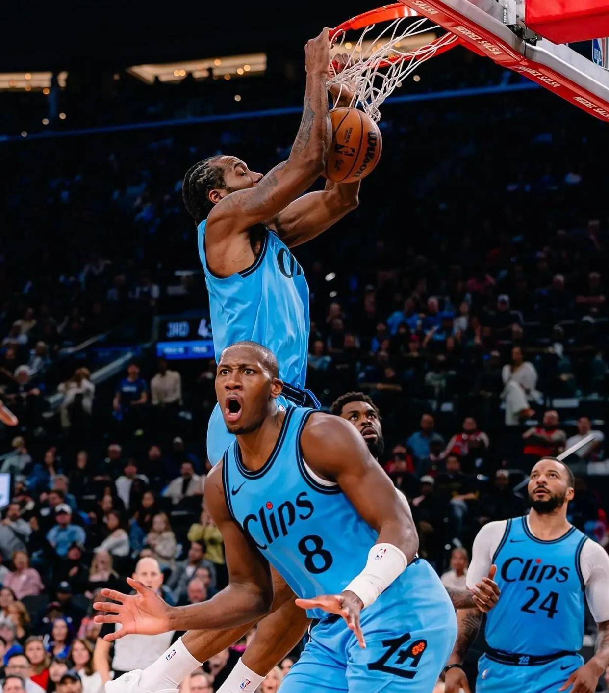 快船击败马刺,四巨头合砍70分取胜 快船击败马刺,四巨头合砍70分取胜