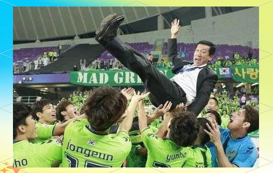 申花客场战胜大连一方,取得关键性胜利 申花客场战胜大连一方,取得关键性胜利