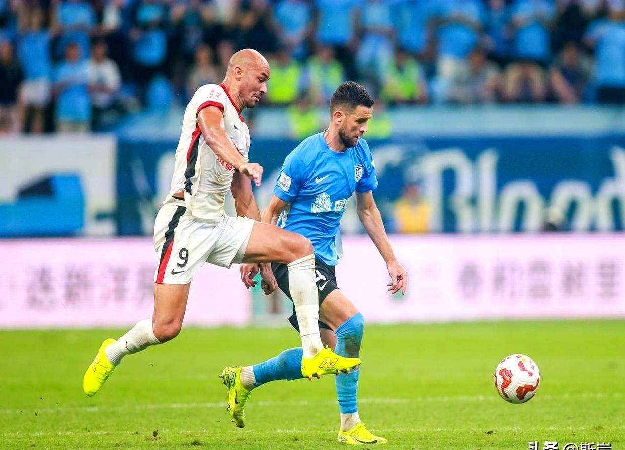 申花客场战胜大连一方,取得关键性胜利 申花客场战胜大连一方,取得关键性胜利