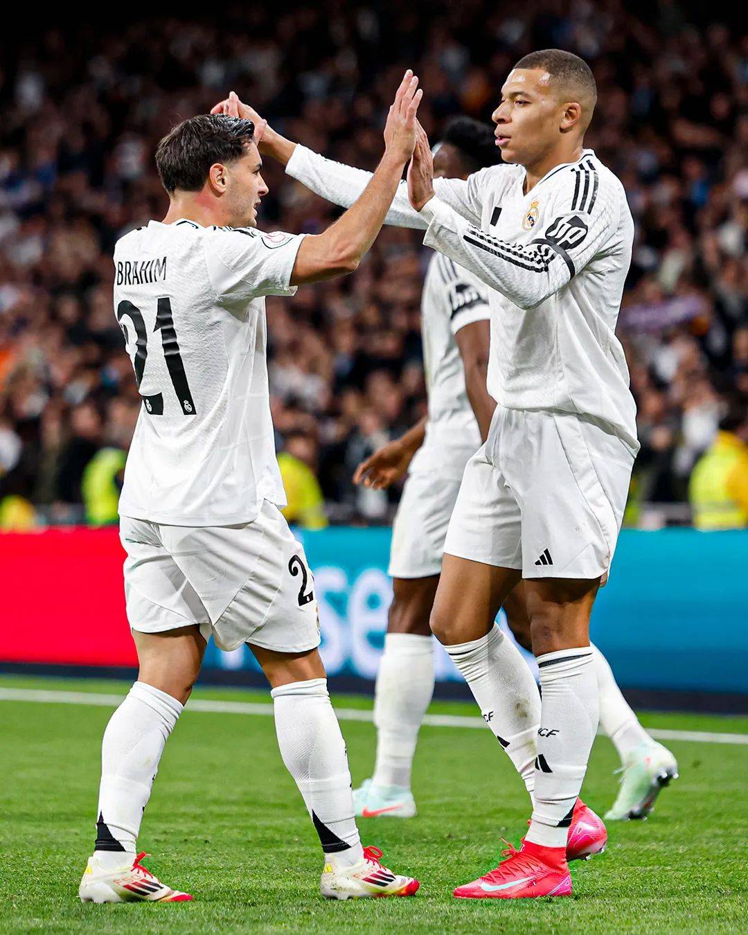 关于韩国鏖战瑞士,姆巴佩统治全场的信息 关于韩国鏖战瑞士,姆巴佩统治全场的信息