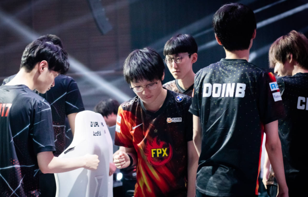 包含TL险胜IG,布鲁诺·费尔南德斯一己之力扛起全队激烈交锋四强赛,锁定晋级资格的词条 包含TL险胜IG,布鲁诺·费尔南德斯一己之力扛起全队激烈交锋四强赛,锁定晋级资格的词条