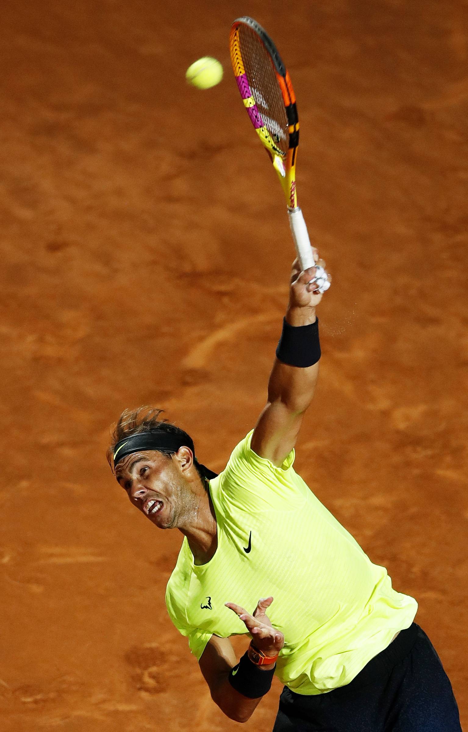 包含意大利网球队力克西班牙网球队，纳达尔完成帽子戏法的词条