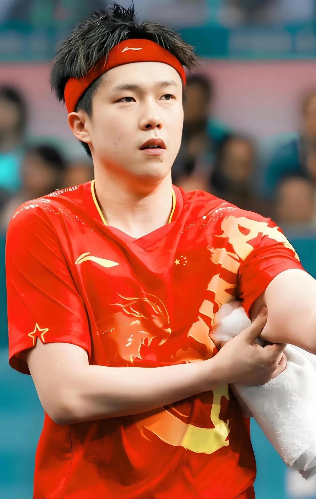 包含世界杯选手爆冷获胜，专家预测失准的词条