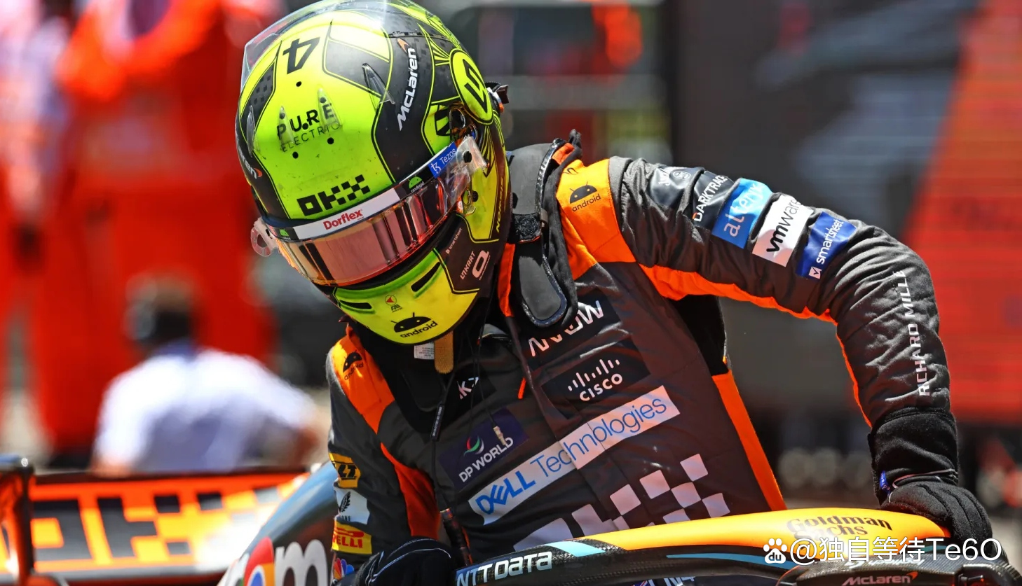 包含红牛车队绝杀红牛二队，诺里斯带队取胜的词条